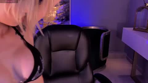 Snapshot of hannaconnor_ chatting on 3, 7, 2026 Hanna Connor online show from 3, 7, 2026