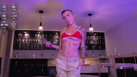 Snapshot of hannaconnor_ chatting on 8, 7, 2026 Hanna Connor online show from 8, 7, 2026