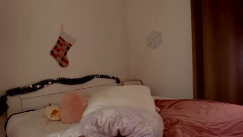 Snapshot of hannacrush chatting on 26, 12, 2024 HannahIm a simple girl who likes gifts Lovense is activeThere are legends that in this room all your wish can come true online show from 26, 12, 2024