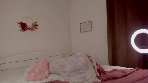 Snapshot of hannacrush chatting on 15, 2, 2025 HannahIm a simple girl who likes gifts Lovense is activeThere are legends that in this room all your wish can come true online show from 15, 2, 2025