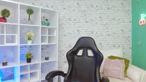 Hannah  online show from 25, 11, 2025