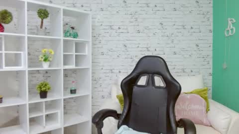 Hannah  online show from 26, 11, 2025