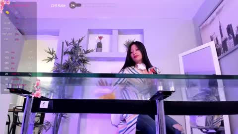 HANNAH HOWELL online show from 28, 2, 2025