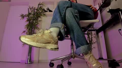 HANNAH HOWELL online show from 25, 3, 2026