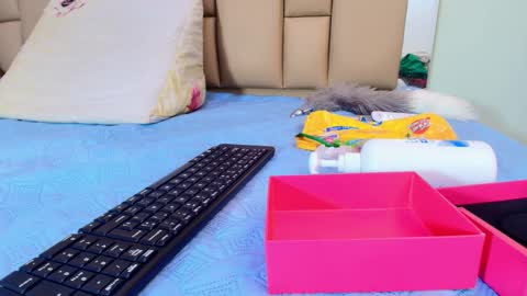 hannah_teehn online show from 4, 11, 2025