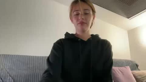 Snapshot of hannahinto chatting on 13, 10, 2025 hannahinto online show from 13, 10, 2025