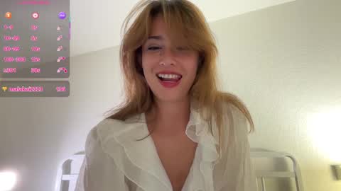 Snapshot of hannahinto chatting on 16, 10, 2025 hannahinto online show from 16, 10, 2025