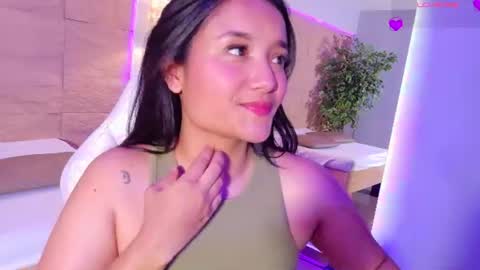 Snapshot of hannahmonttgomery chatting on 6, 7, 2026 hannahmonttgomery Help me reach 100 Hands up online show from 6, 7, 2026