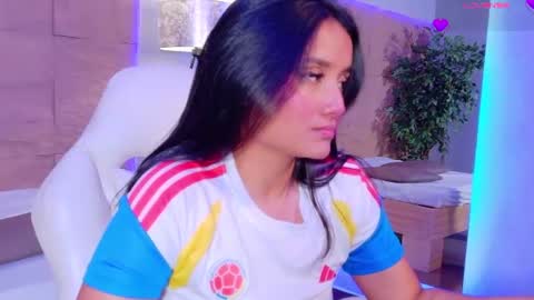 Snapshot of hannahmonttgomery chatting on 7, 7, 2026 hannahmonttgomery Help me reach 100 Hands up online show from 7, 7, 2026