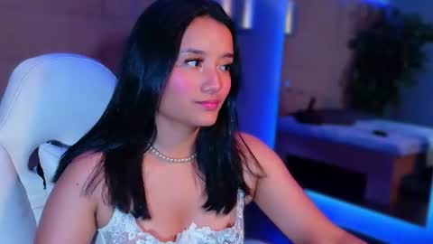 Snapshot of hannahmonttgomery chatting on 22, 7, 2026 hannahmonttgomery Help me reach 100 Hands up online show from 22, 7, 2026