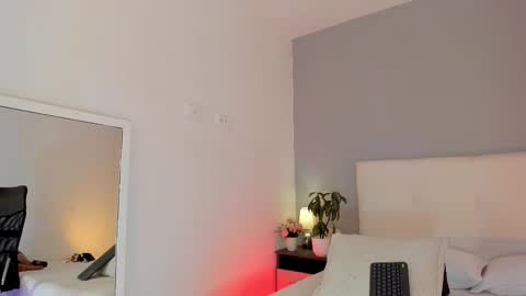 Snapshot of hannamartinnez chatting on 4, 10, 2025 hannamartinnez online show from 4, 10, 2025
