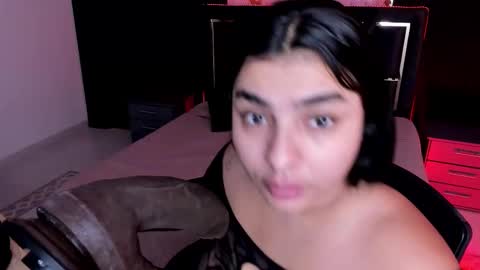 Hannasscott online show from 17, 9, 2025