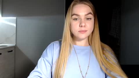 happy_fox_ online show from 12, 3, 2025