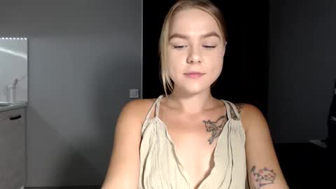 happy_fox_ online show from 10, 9, 2025