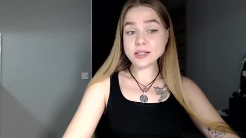 happy_fox_ online show from 10, 4, 2026