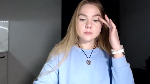 happy_fox_ online show from 12, 4, 2026