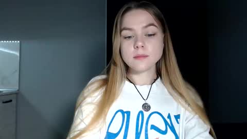 happy_fox_ online show from 19, 4, 2026