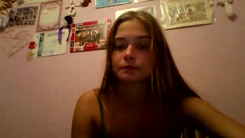 Snapshot of happyemily18 chatting on 27, 10, 2025 happyemily  online show from 27, 10, 2025