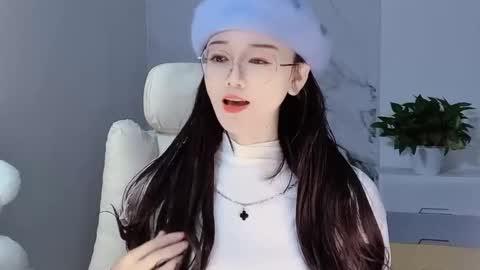 Snapshot of happysweetie168 chatting on 8, 12, 2024 Daisy online show from 8, 12, 2024