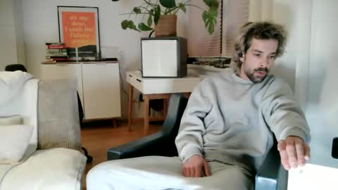 Chris online show from 19, 10, 2025