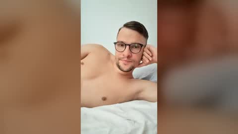 Snapshot of hardboylovemilfmoom chatting on 26, 7, 2026 hardboylovemilfmoom online show from 26, 7, 2026