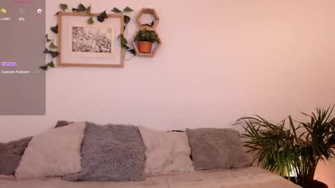 Snapshot of harmonyy01 chatting on 6, 12, 2024 Harmony Please help me to reach 100 thumbs up online show from 6, 12, 2024