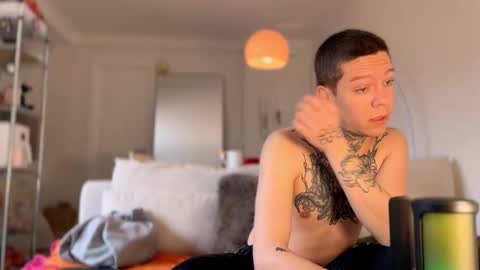 Snapshot of harry_jen chatting on 7, 3, 2025 TAP HERE choise Harry tattoo on chest Jen curls hair online show from 7, 3, 2025