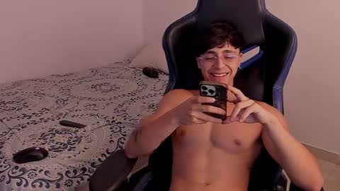 Snapshot of harry_p01 chatting on 15, 11, 2025 harry_p01 online show from 15, 11, 2025