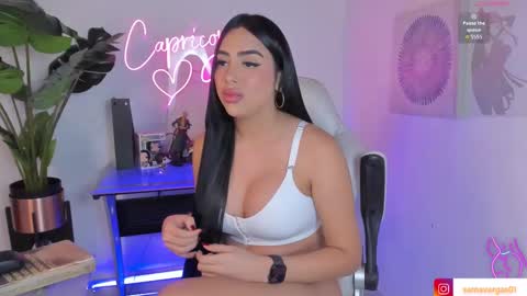 Snapshot of hasbella_saenz1 chatting on 8, 11, 2025 s online show from 8, 11, 2025