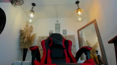 Snapshot of hathor_01 chatting on 4, 12, 2025 HATHOR OLD online show from 4, 12, 2025