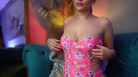  Hazel  online show from 30, 11, 2025