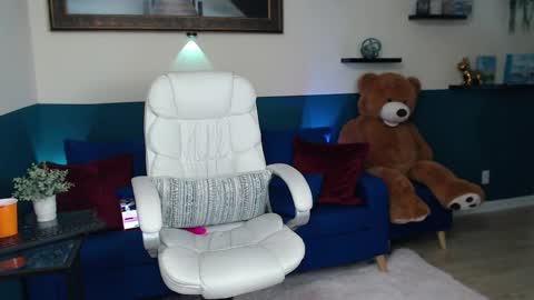 Snapshot of hebelongs2her chatting on 20, 10, 2025 hebelongs2her online show from 20, 10, 2025