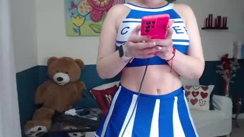 Snapshot of hebelongs2her chatting on 15, 6, 2026 hebelongs2her online show from 15, 6, 2026