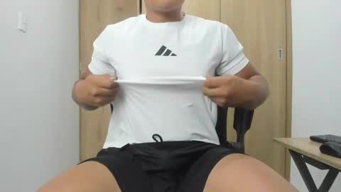 Snapshot of hector_18_ chatting on 27, 4, 2026 18 online show from 27, 4, 2026