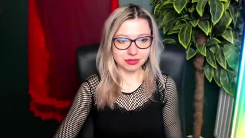 Snapshot of heidi_pleasure chatting on 4, 5, 2026 Heidi online show from 4, 5, 2026