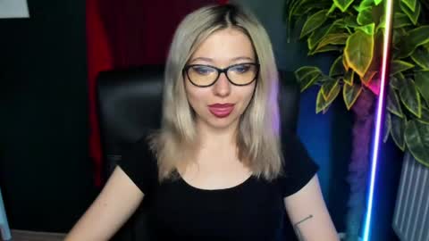 Snapshot of heidi_pleasure chatting on 4, 6, 2026 Heidi online show from 4, 6, 2026