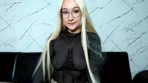 Snapshot of heidib0w chatting on 3, 11, 2025 HeidiB0w online show from 3, 11, 2025