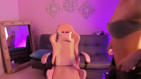 Snapshot of heidipalmer chatting on 25, 6, 2026 Heidi Palmer online show from 25, 6, 2026