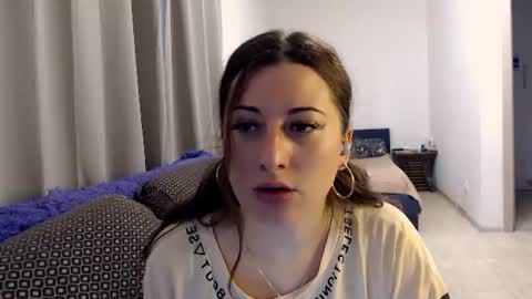 helen_adams_ online show from 18, 6, 2026