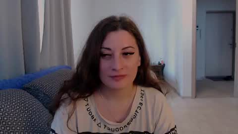 helen_adams_ online show from 28, 7, 2026