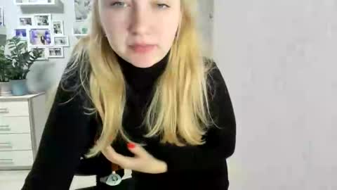 Snapshot of helen_angel_girl chatting on 17, 10, 2025 Helen sven online show from 17, 10, 2025
