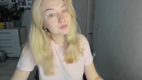 Snapshot of helen_angel_girl chatting on 18, 10, 2025 Helen sven online show from 18, 10, 2025