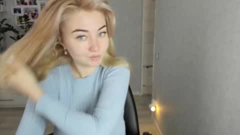 Snapshot of helen_angel_girl chatting on 3, 12, 2025 Helen sven online show from 3, 12, 2025