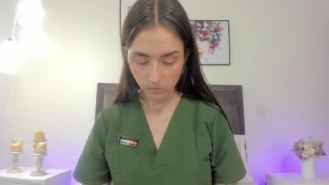 Snapshot of helen_mooree chatting on 2, 6, 2026 Helen online show from 2, 6, 2026