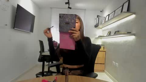 Snapshot of helenafoumier chatting on 3, 5, 2026 helenafoumier online show from 3, 5, 2026