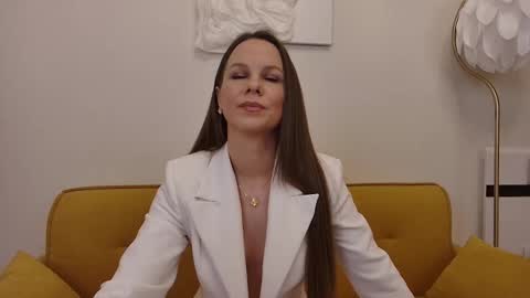 Snapshot of helenbenit chatting on 25, 11, 2025 Helen online show from 25, 11, 2025