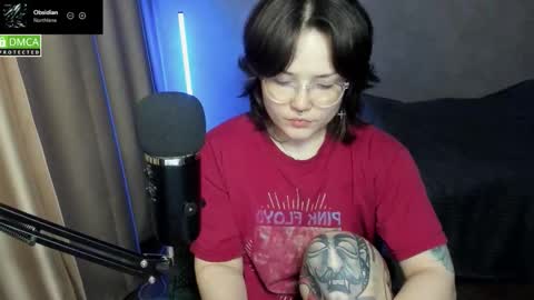 Red online show from 4, 12, 2025