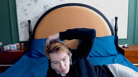 Snapshot of helldollz chatting on 13, 10, 2025 HellDollz  online show from 13, 10, 2025