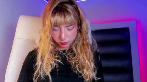 Snapshot of hellen__smith_ chatting on 21, 4, 2026 hellen__smith_ online show from 21, 4, 2026
