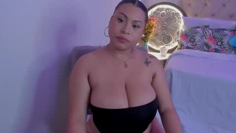 Snapshot of hellenamazing chatting on 4, 12, 2025 hellenamazing online show from 4, 12, 2025